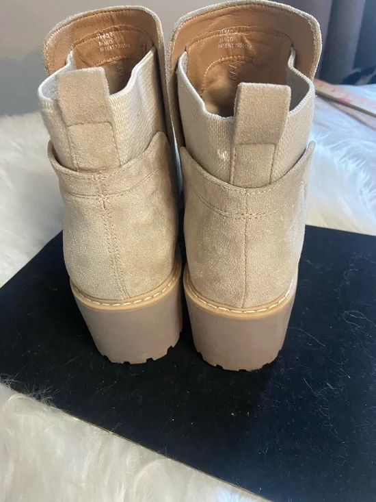 Dolce Vita Rango Sz 8 Women's Suede Lug Boot - Beige - Picture 4 of 9